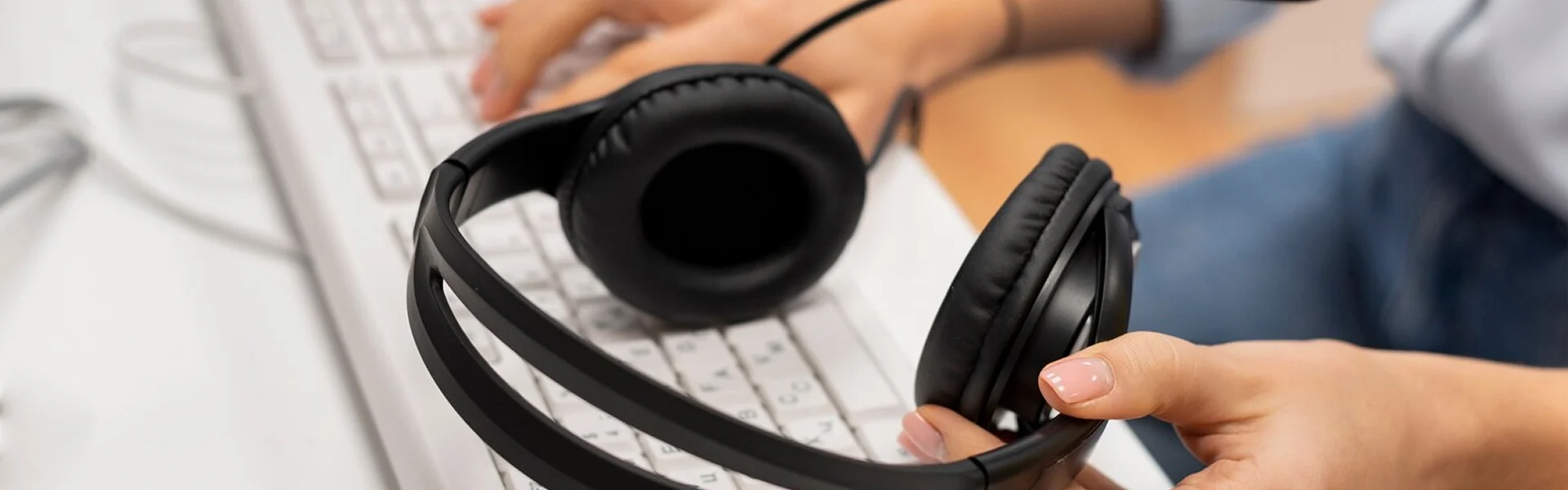 https://hi.fushanpaper.com/wp-content/uploads/2025/09/contact_banner_bg.webp